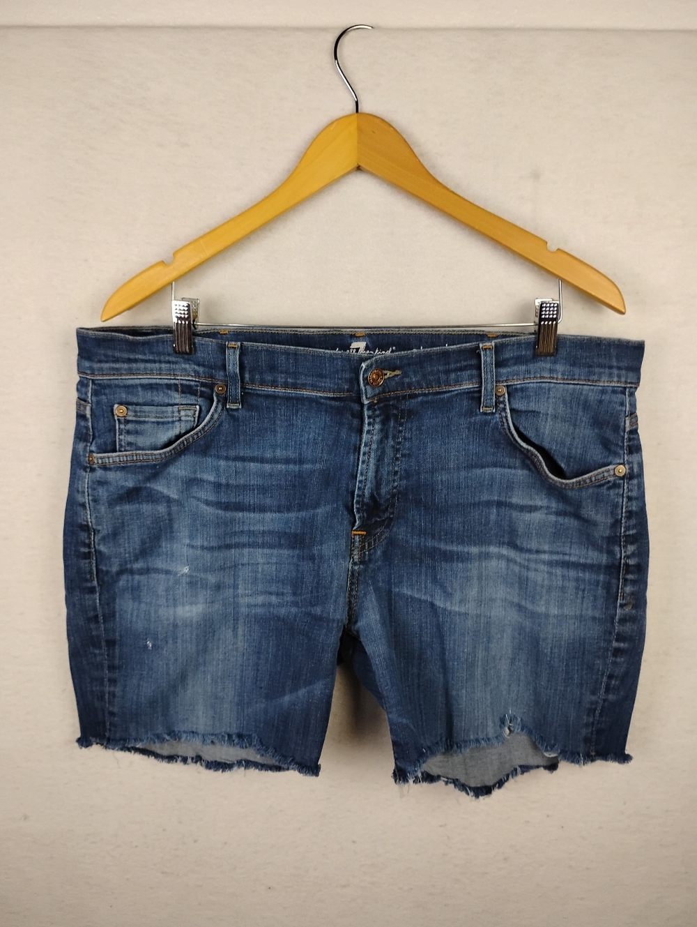 7 For All Mankind Cut Offs Midi Denim Shorts Size Women's 18 - Picture 2 of 7